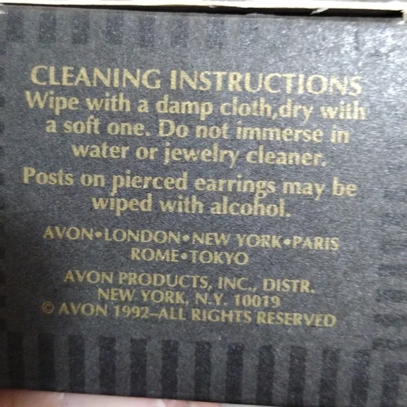 🎁🎄 VINTAGE AVON 1992 ENAMEL PEACE PIN - Picture 6 of 6